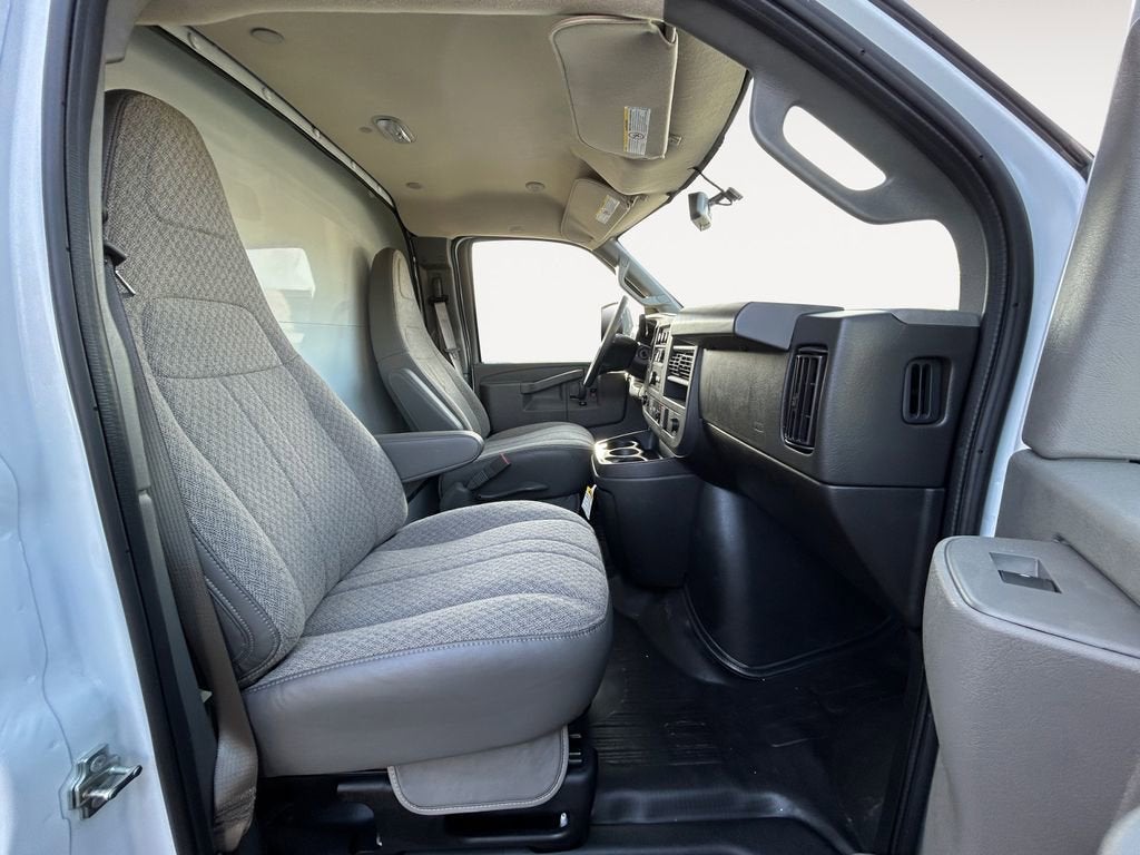 2025 Chevrolet Express Cutaway 3500 1WT