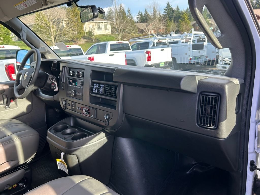 2025 Chevrolet Express Cargo WT