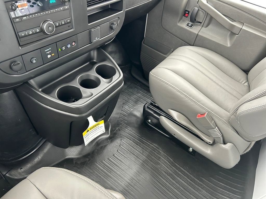 2025 Chevrolet Express Cargo WT