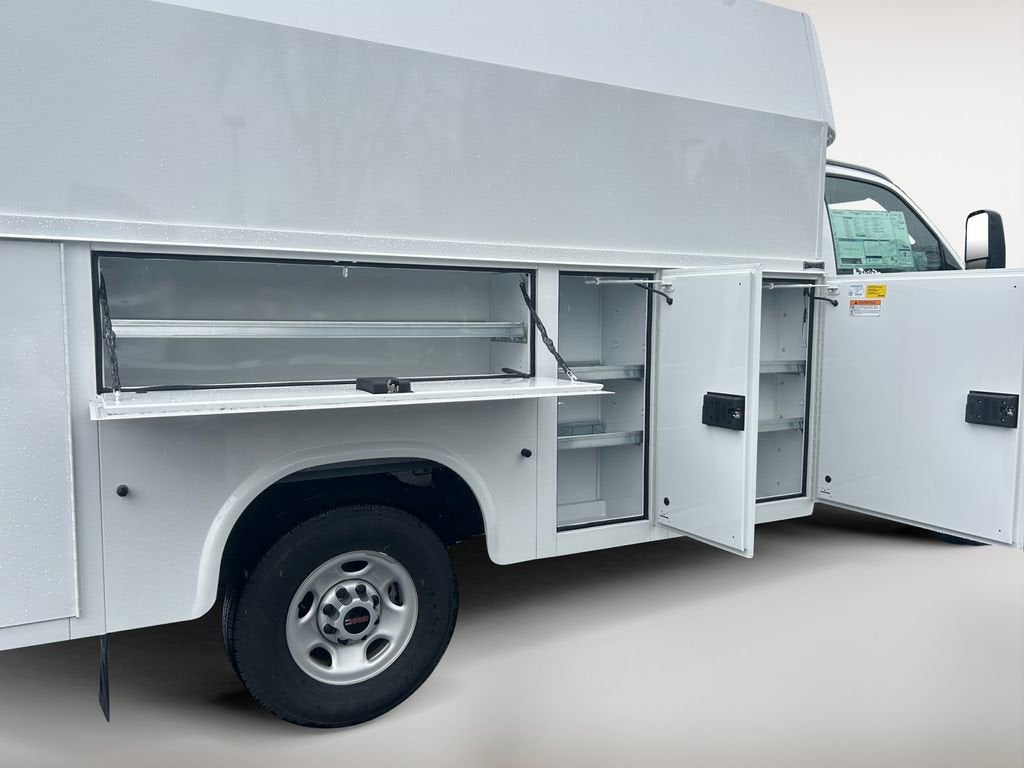 2025 GMC Savana Cutaway 3500 1WT