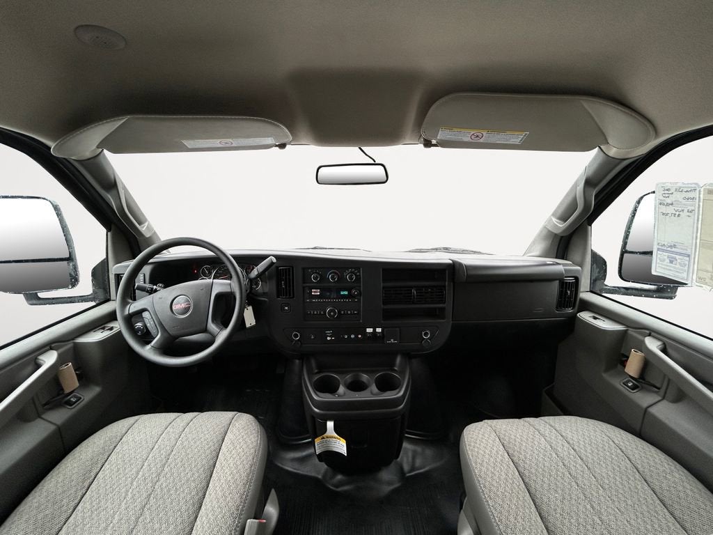 2025 GMC Savana Cutaway 3500 1WT