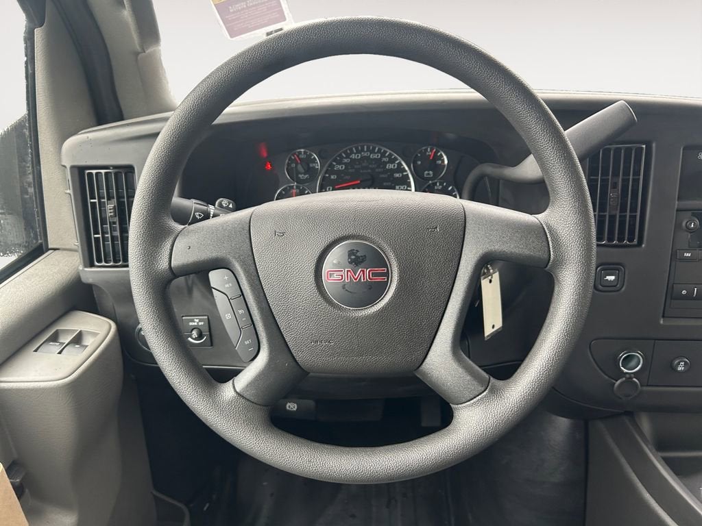 2025 GMC Savana Cutaway 3500 1WT