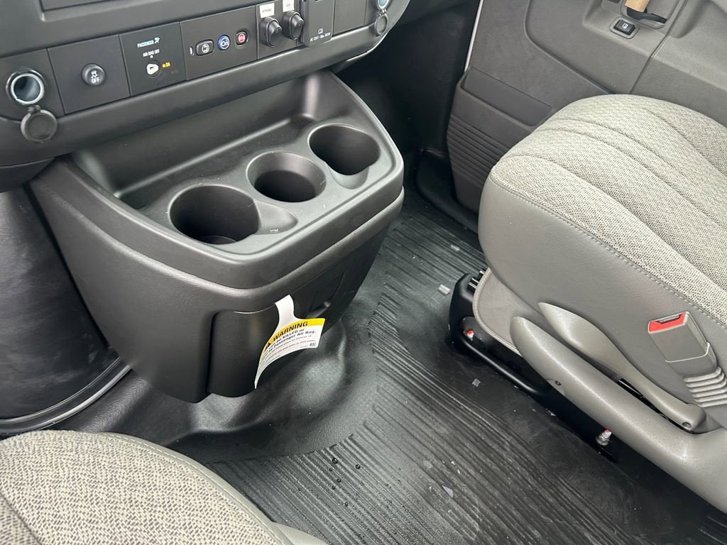 2025 GMC Savana Cutaway 3500 1WT