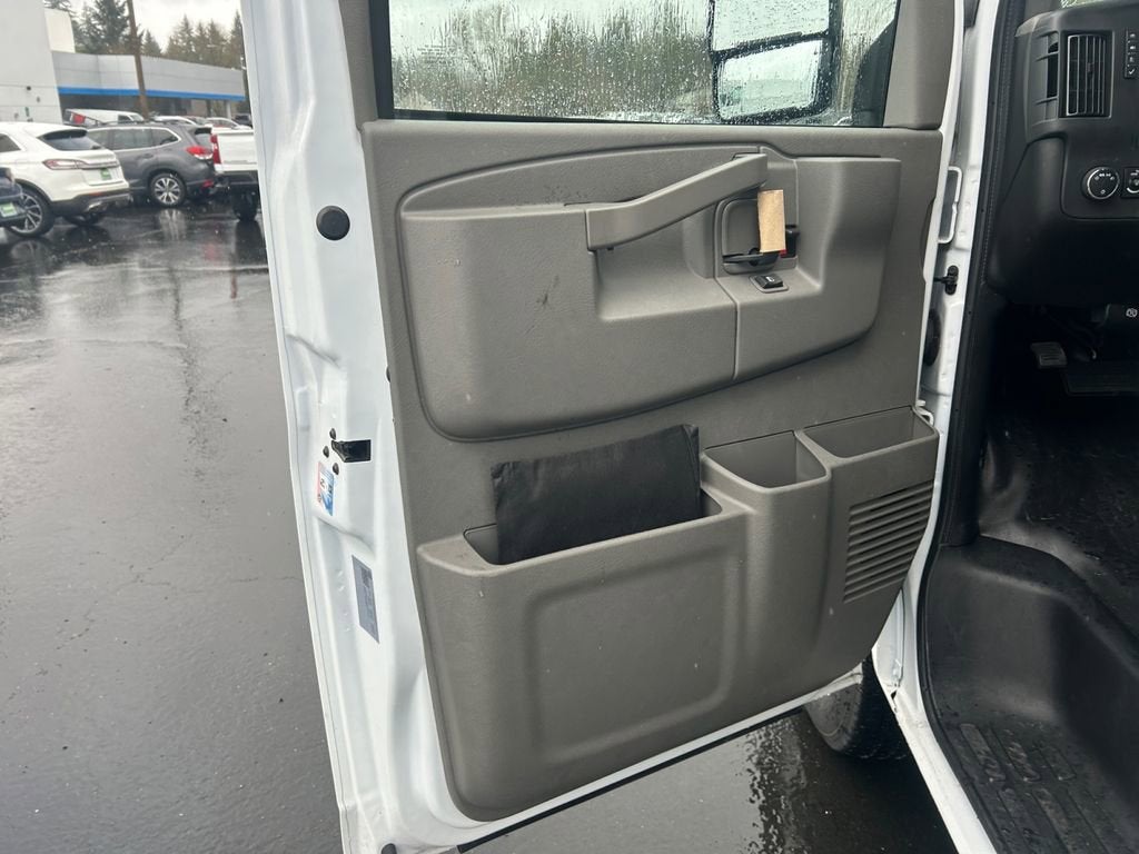 2025 GMC Savana Cutaway 3500 1WT