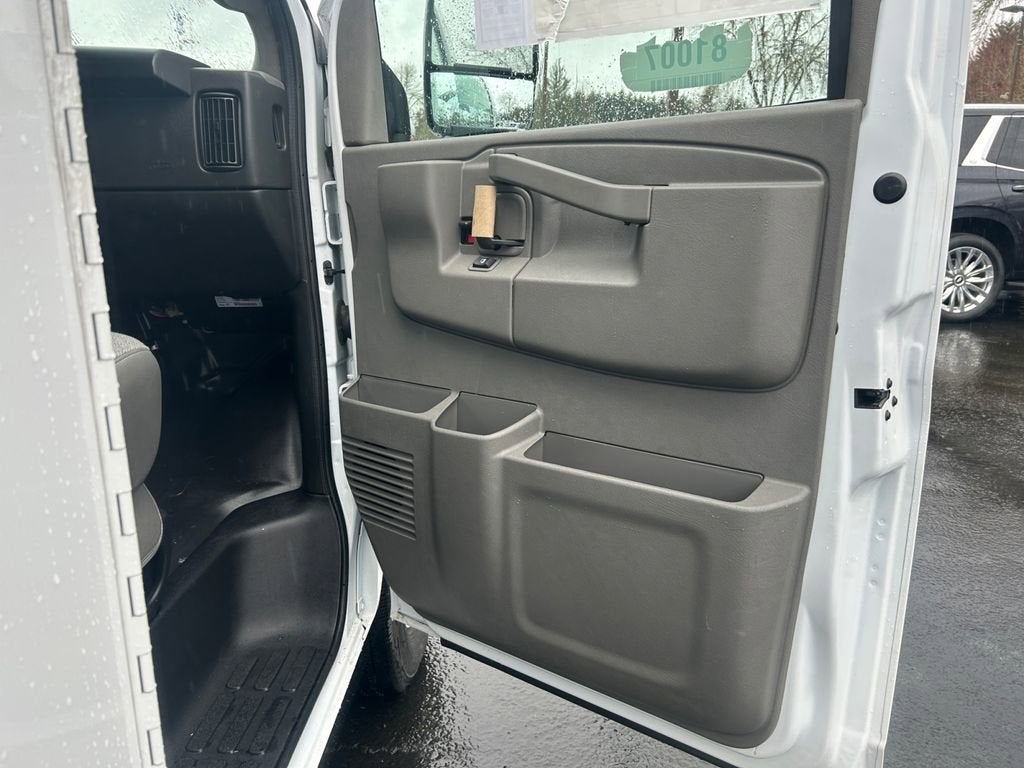 2025 GMC Savana Cutaway 3500 1WT