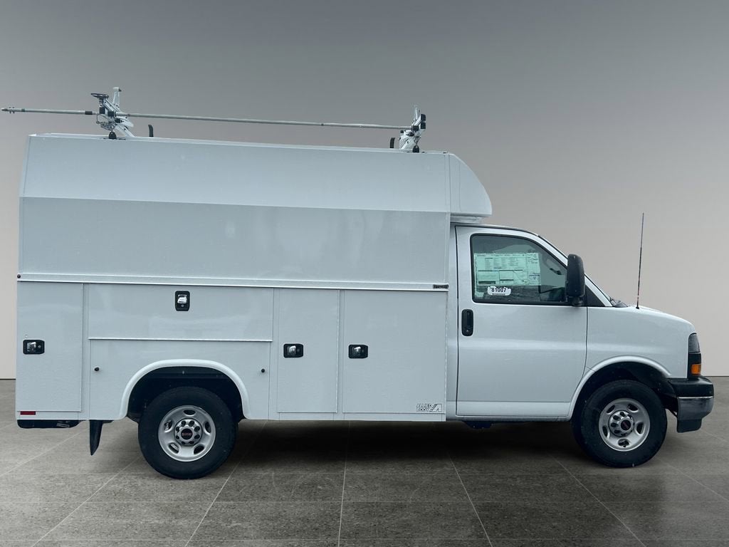 2025 GMC Savana Cutaway 3500 1WT