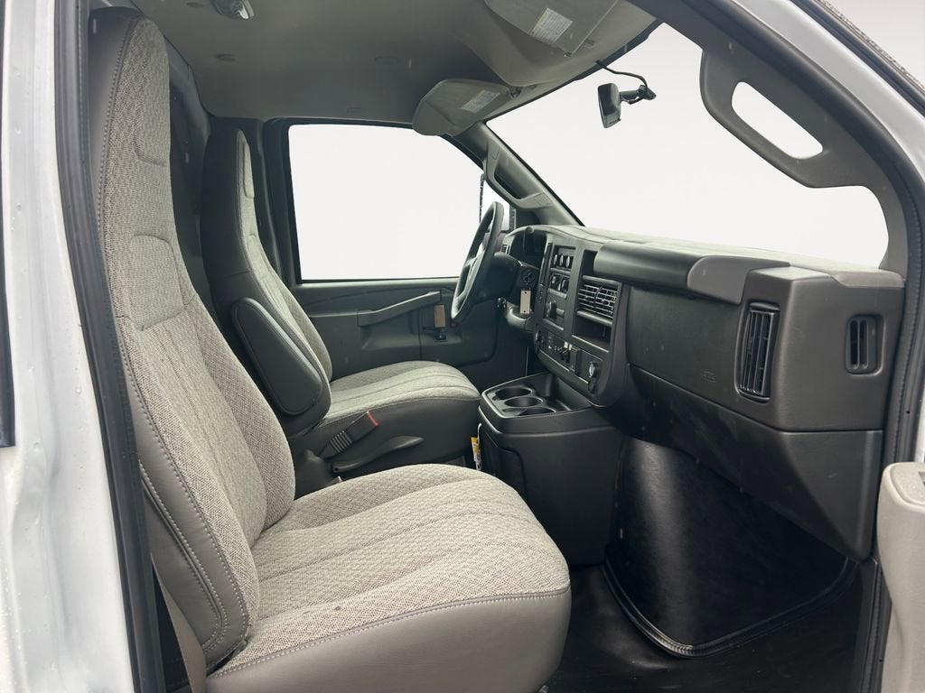 2025 GMC Savana Cutaway 3500 1WT