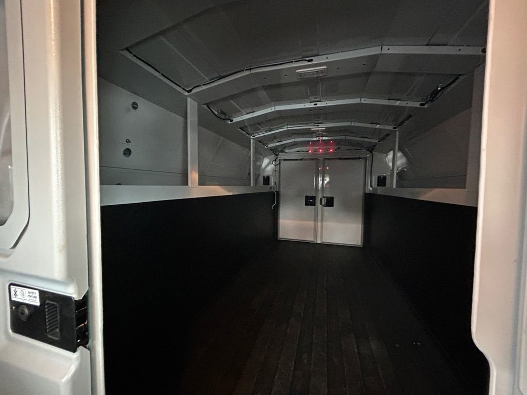 2025 GMC Savana Cutaway 3500 1WT