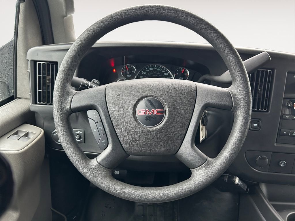 2025 GMC Savana Cutaway 3500 1WT