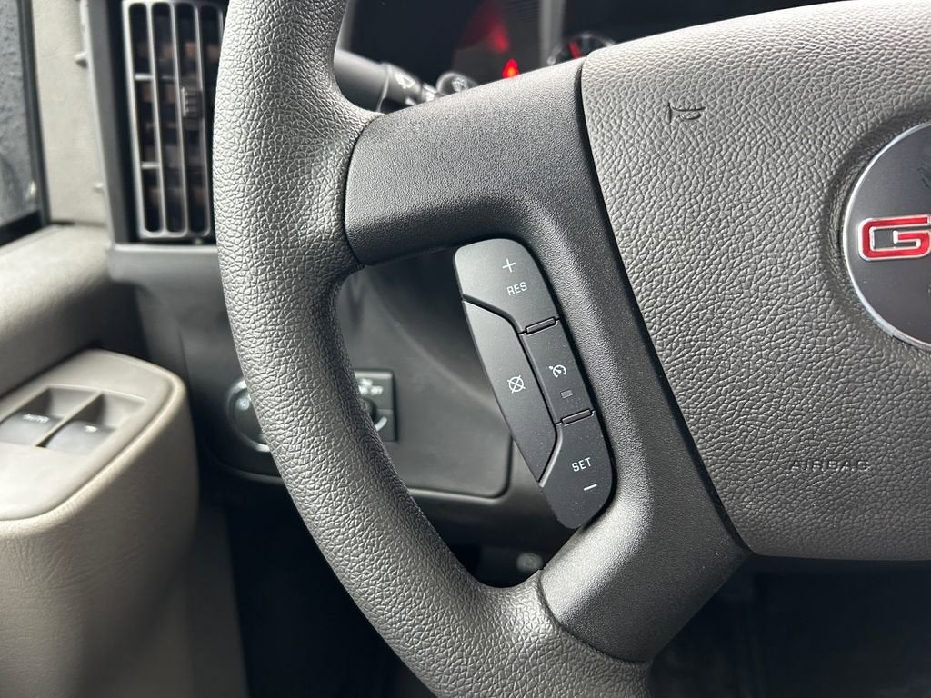 2025 GMC Savana Cutaway 3500 1WT