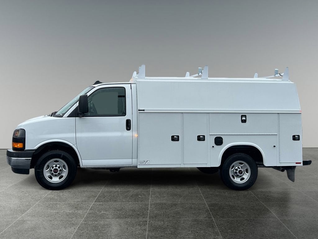 2025 GMC Savana Cutaway 3500 1WT