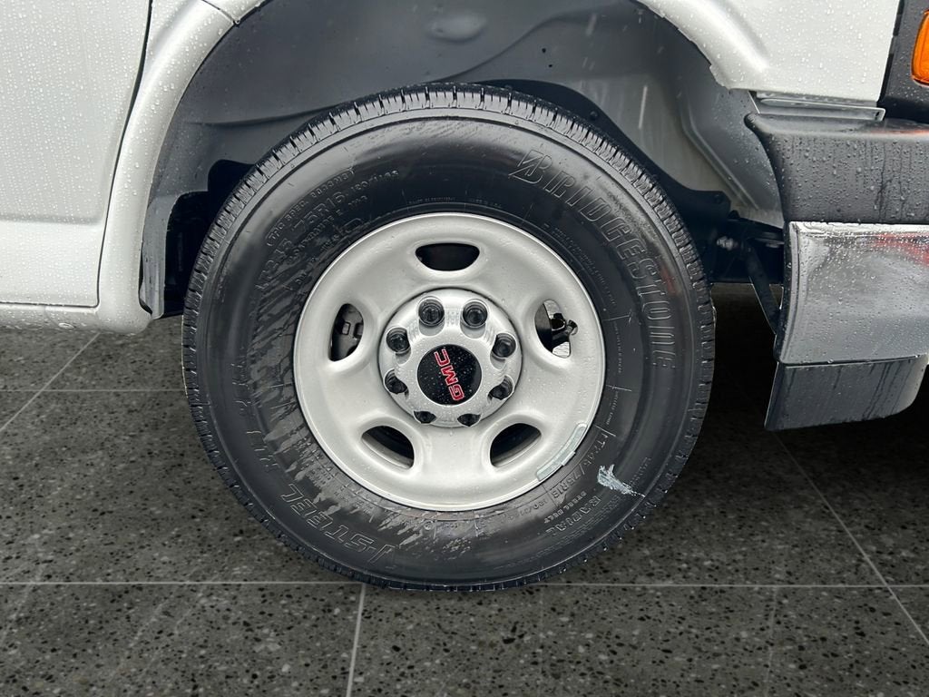 2025 GMC Savana Cutaway 3500 1WT