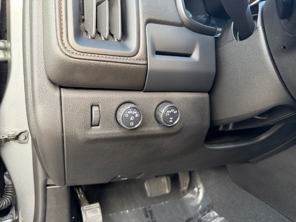2022 GMC Canyon 4WD AT4 w/Leather