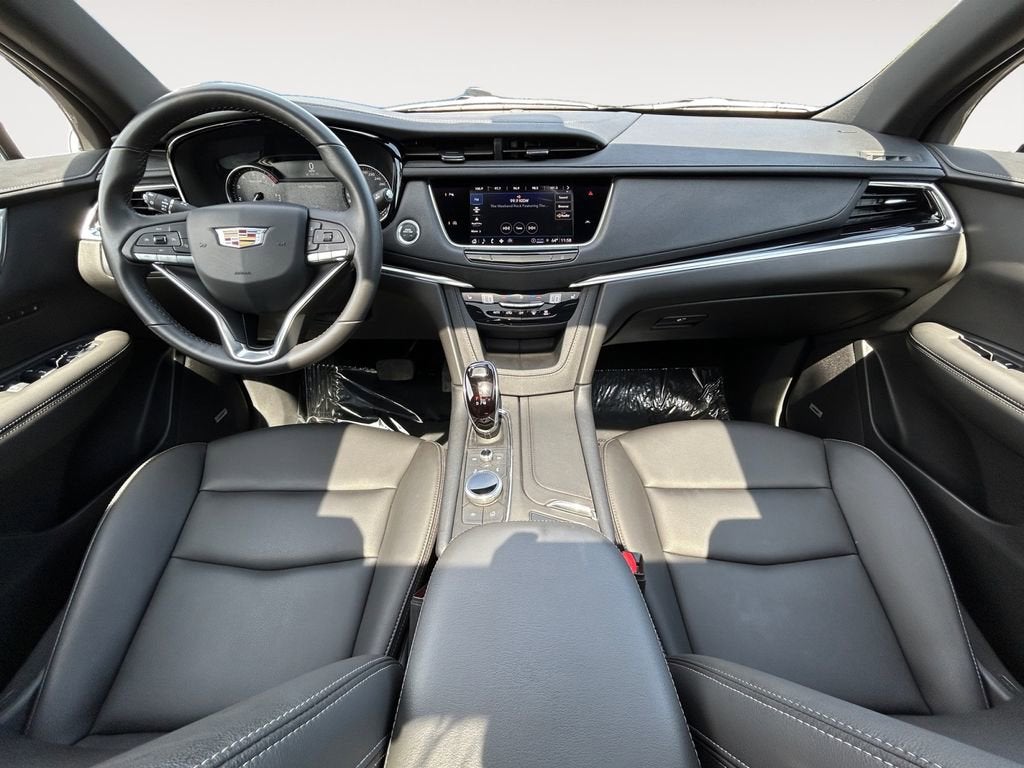 2025 Cadillac XT6 Luxury