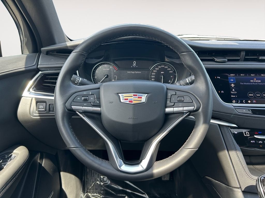 2025 Cadillac XT6 Luxury