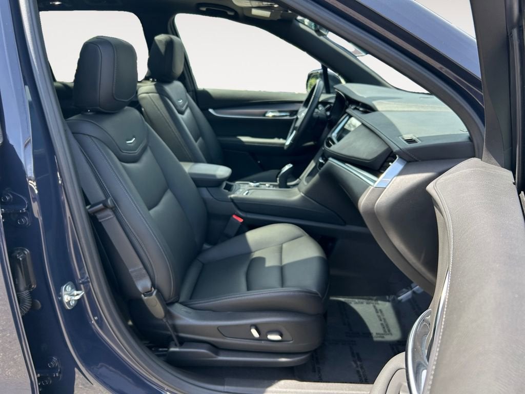 2025 Cadillac XT6 Luxury