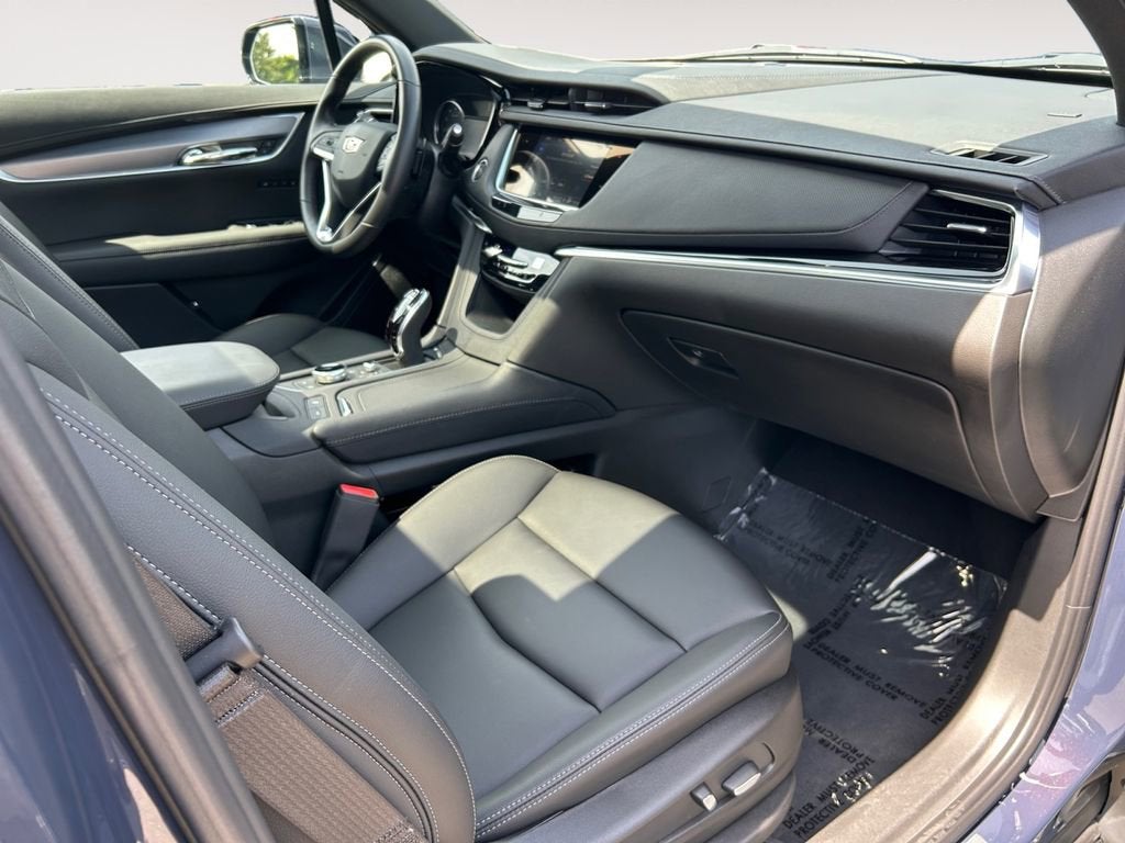 2025 Cadillac XT6 Luxury