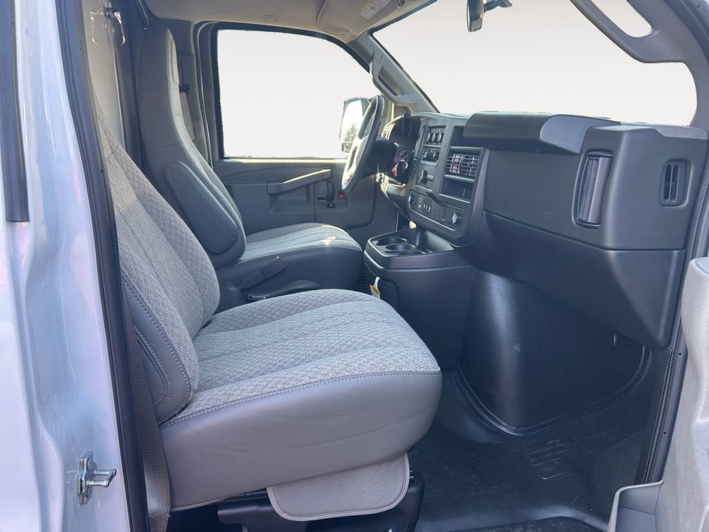 2024 Chevrolet Express Cutaway 3500 1WT