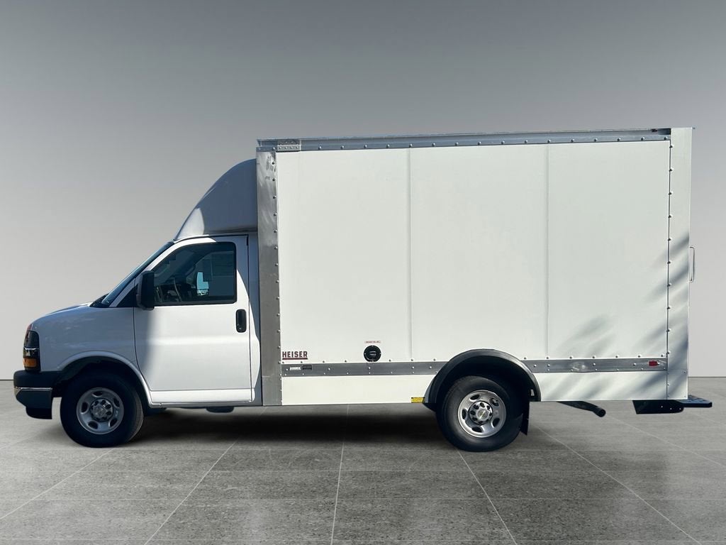 2024 Chevrolet Express Cutaway 3500 1WT