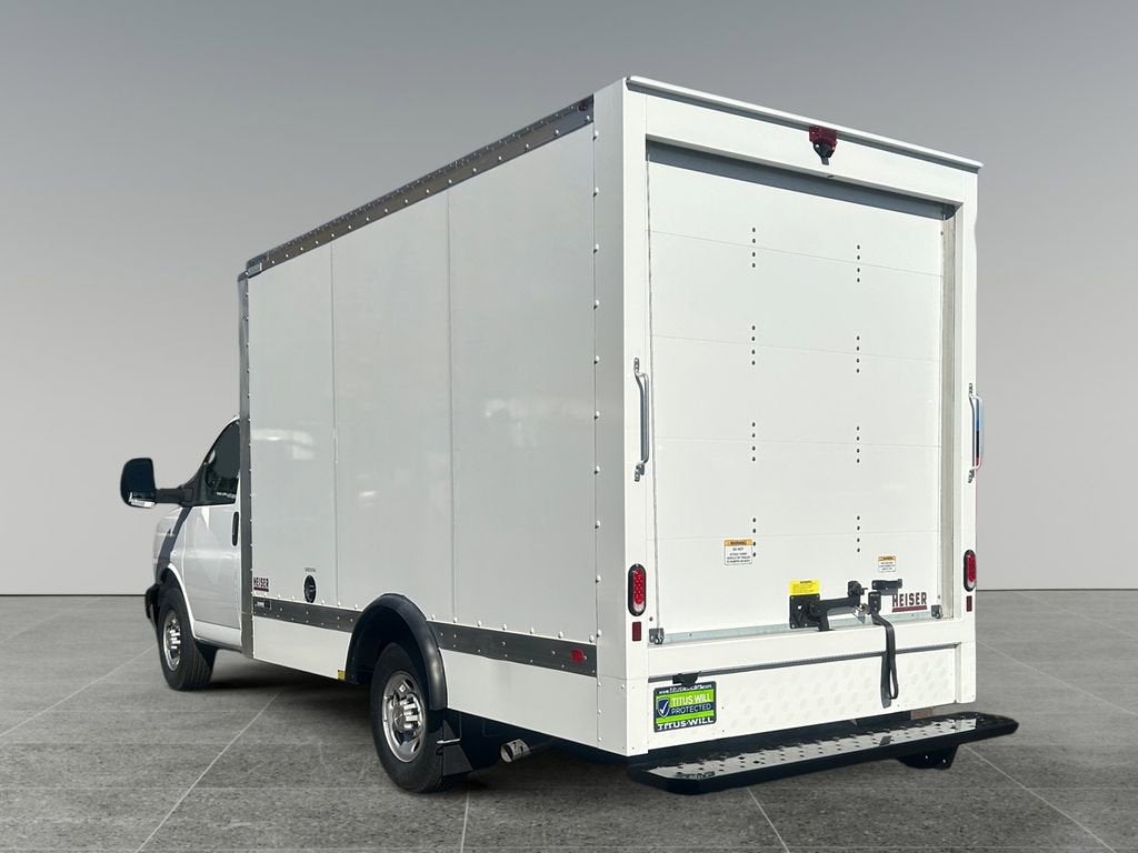 2024 Chevrolet Express Cutaway 3500 1WT