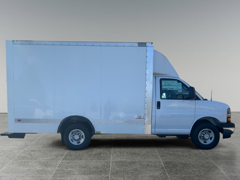 2024 Chevrolet Express Cutaway 3500 1WT