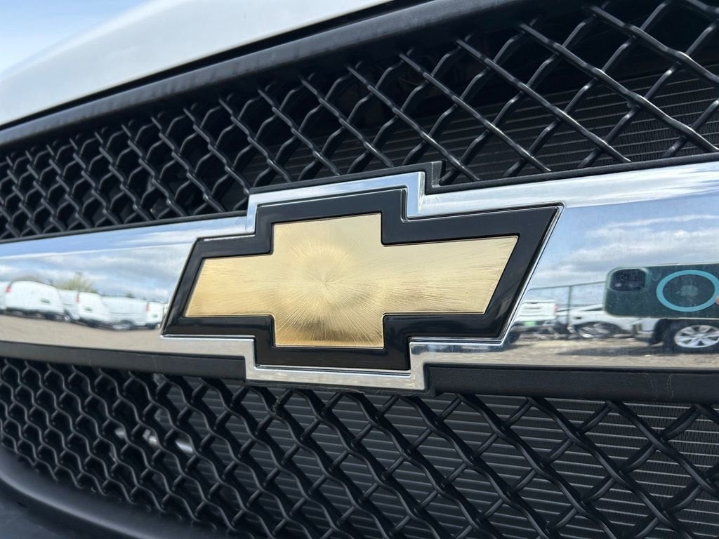 2025 Chevrolet Express Cutaway 3500 1WT