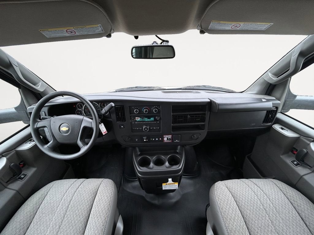 2025 Chevrolet Express Cutaway 3500 1WT