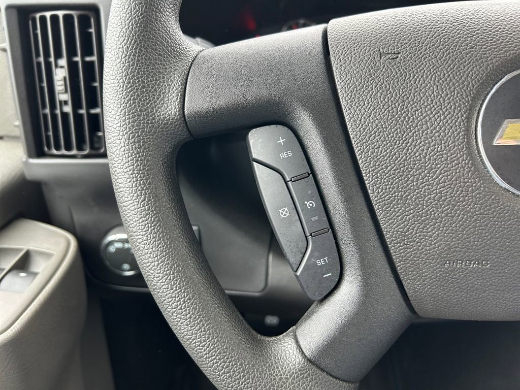 2025 Chevrolet Express Cutaway 3500 1WT