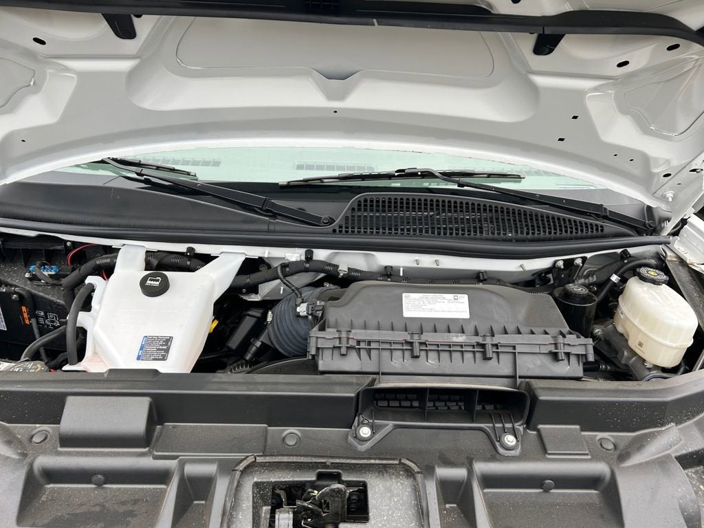 2025 Chevrolet Express Cutaway 3500 1WT