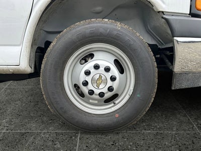 2025 Chevrolet Express Cutaway 3500 1WT