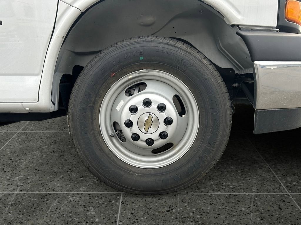 2025 Chevrolet Express Cutaway 3500 1WT