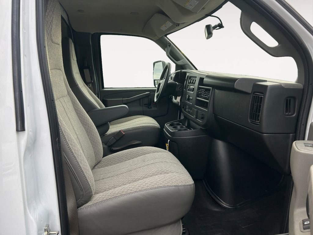 2025 Chevrolet Express Cutaway 3500 1WT