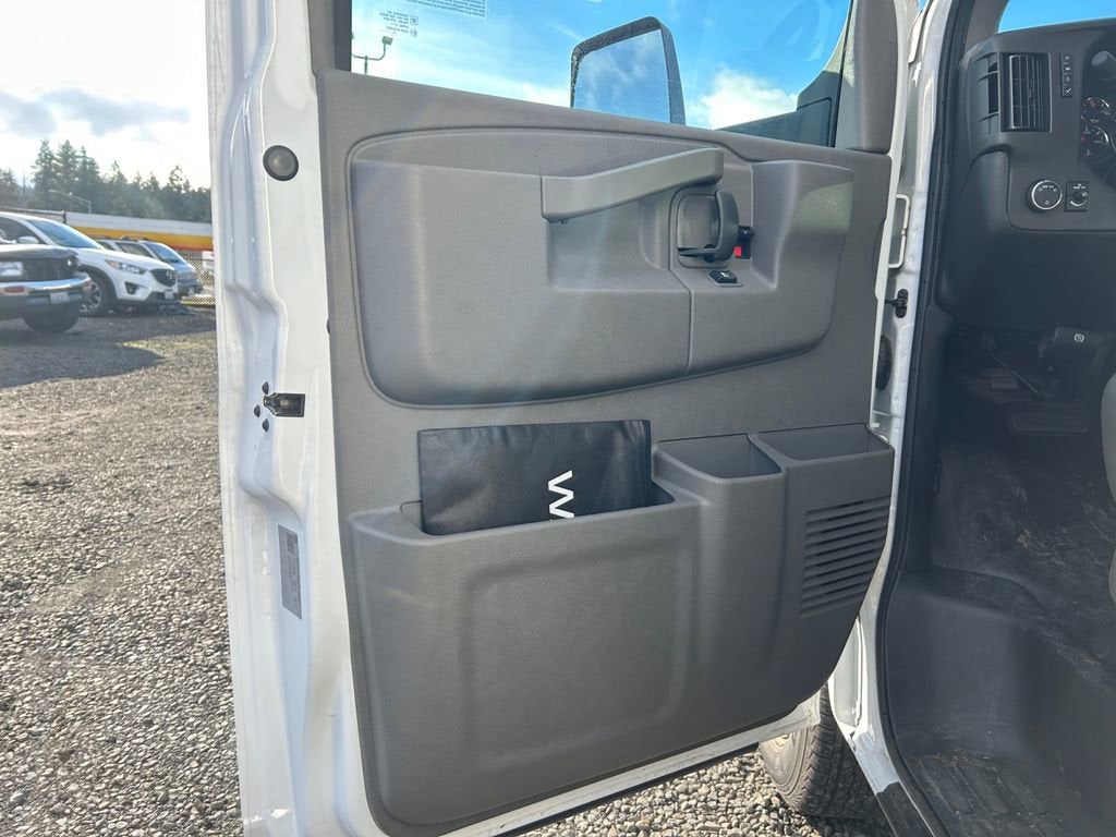 2025 Chevrolet Express Cutaway 3500 1WT