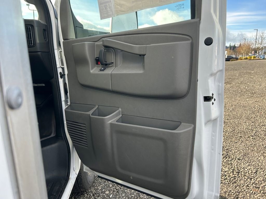 2025 Chevrolet Express Cutaway 3500 1WT