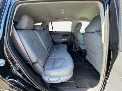 2021 Toyota Highlander LE