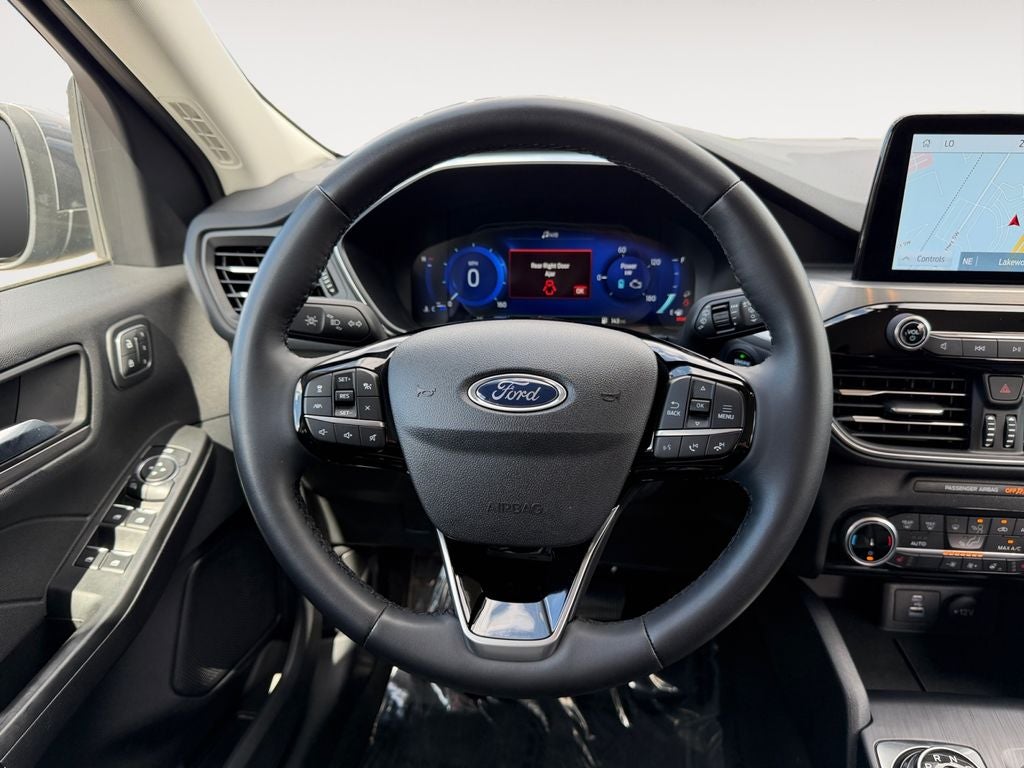 2022 Ford Escape Hybrid Titanium