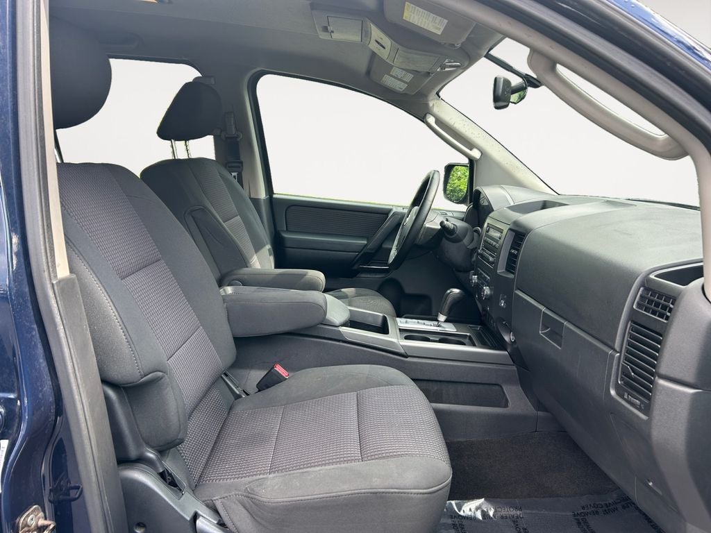 2011 Nissan Titan SV