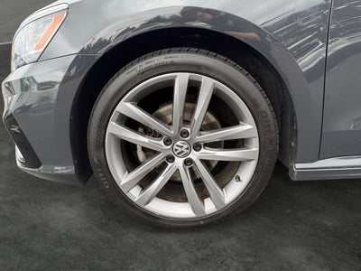 2018 Volkswagen Passat 2.0T R-Line