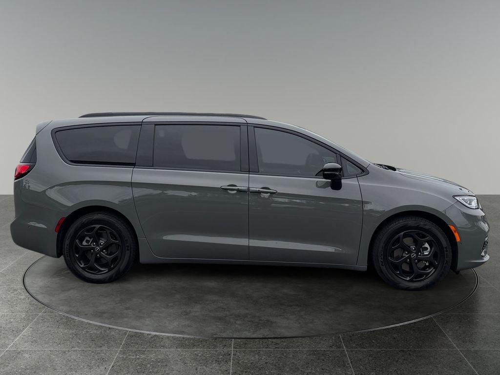 2025 Chrysler Pacifica Hybrid Select Premium S Appearance
