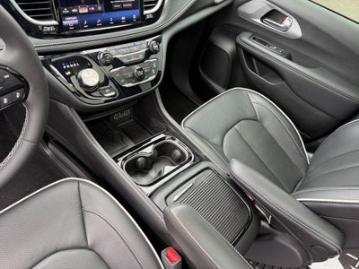 2025 Chrysler Pacifica Hybrid Select Premium S Appearance