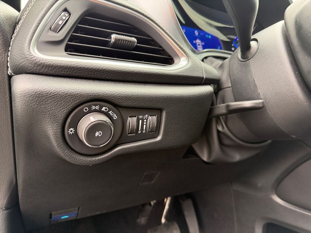 2025 Chrysler Pacifica Hybrid Select Premium S Appearance