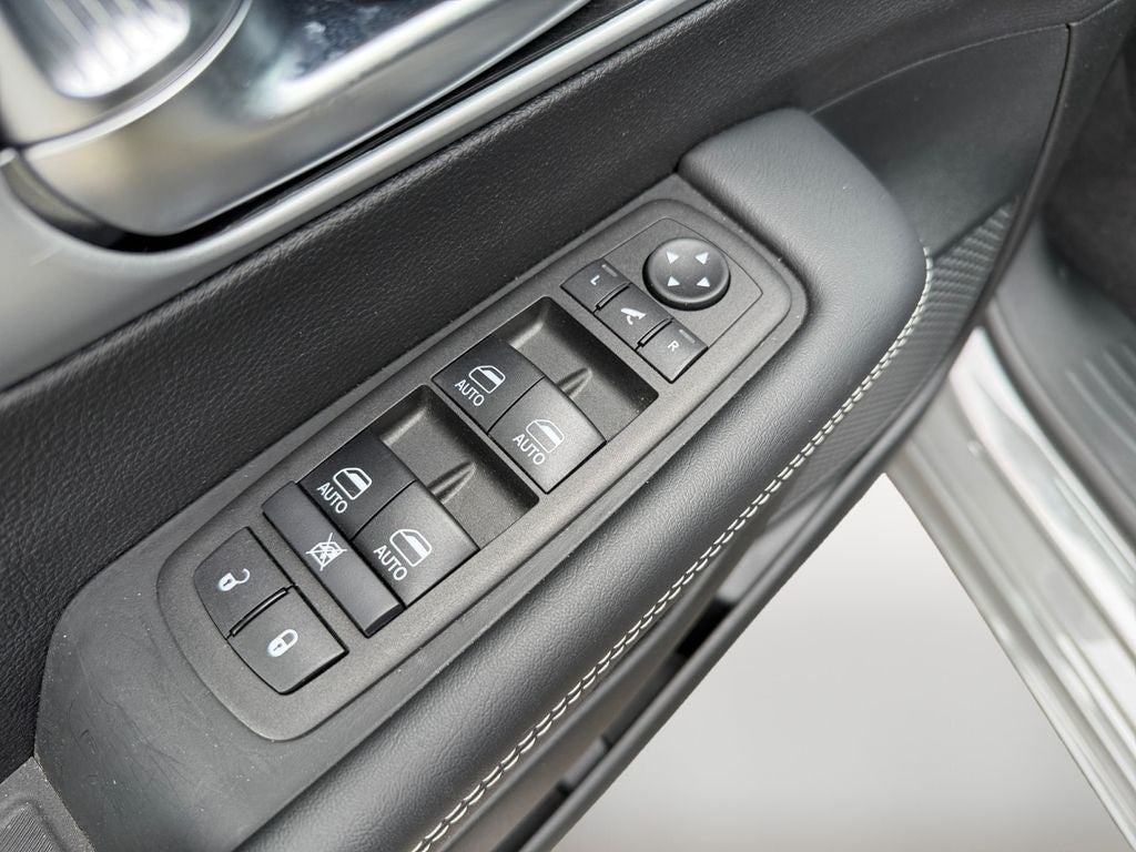 2025 Chrysler Pacifica Hybrid Select Premium S Appearance