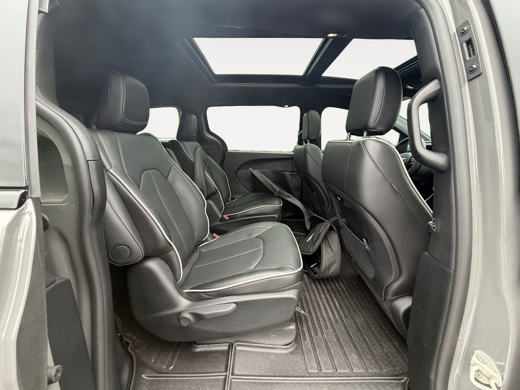 2025 Chrysler Pacifica Hybrid Select Premium S Appearance