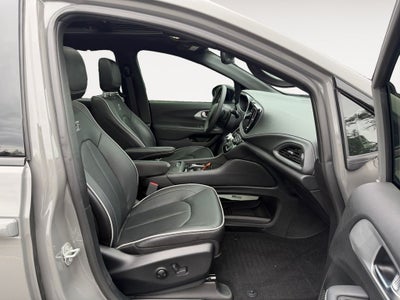 2025 Chrysler Pacifica Hybrid Select Premium S Appearance