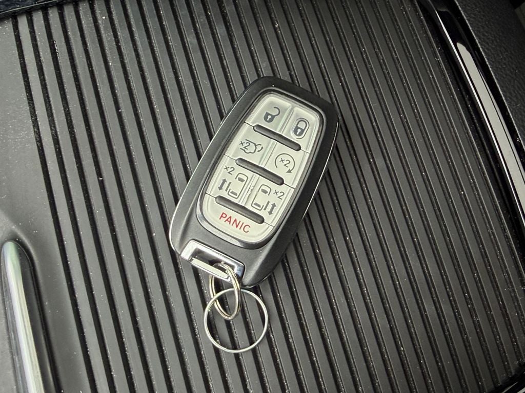 2025 Chrysler Pacifica Hybrid Select Premium S Appearance