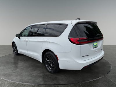 2023 Chrysler Pacifica Hybrid Limited