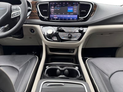 2023 Chrysler Pacifica Hybrid Limited
