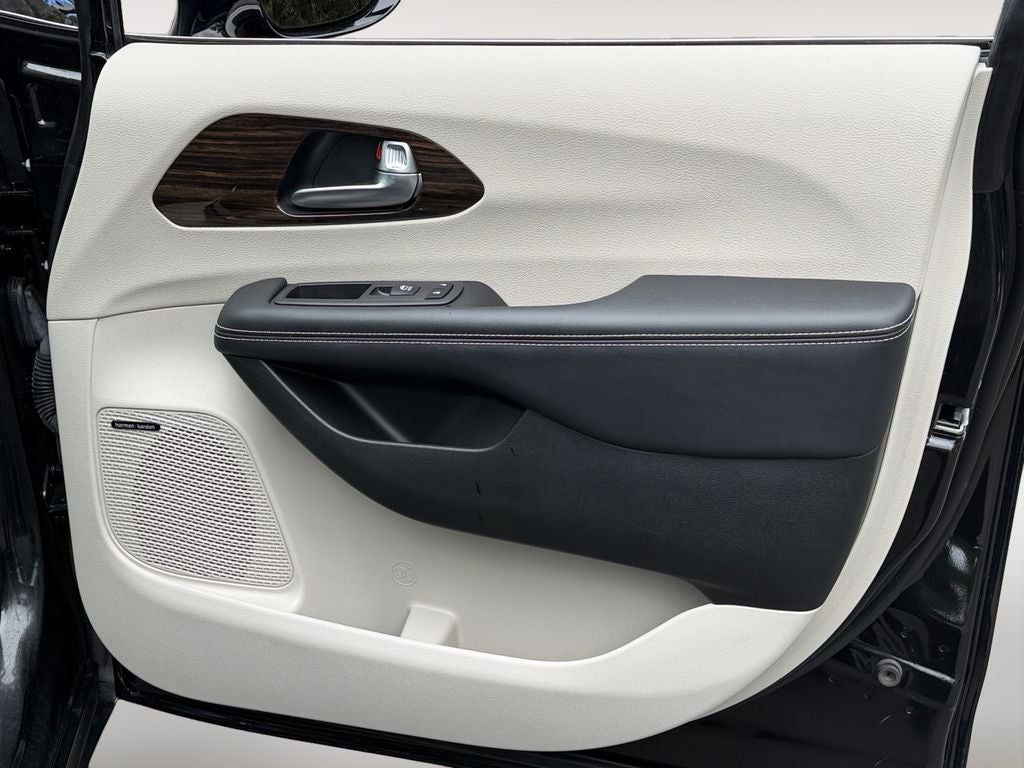 2023 Chrysler Pacifica Hybrid Limited
