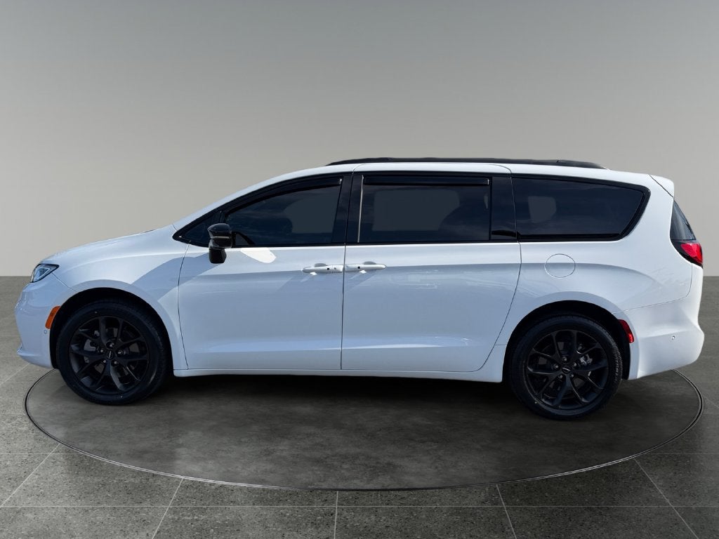 2024 Chrysler Pacifica Limited AWD