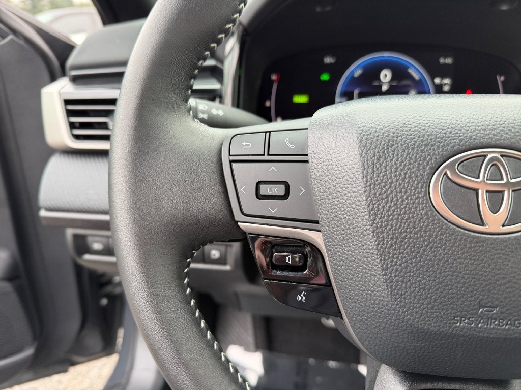 2026 Toyota Camry SE Hybrid